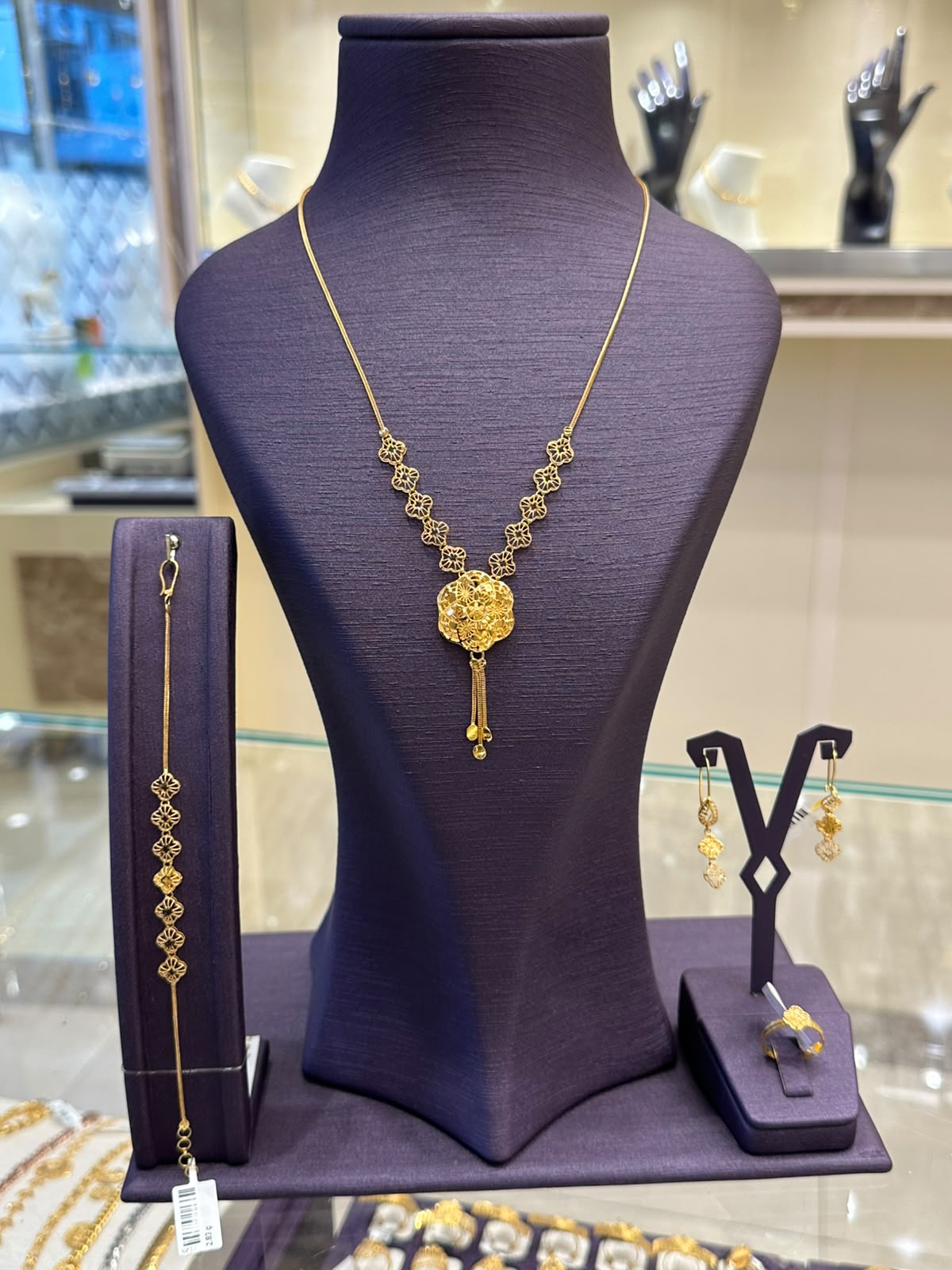 طقم مصوغات ذهبية